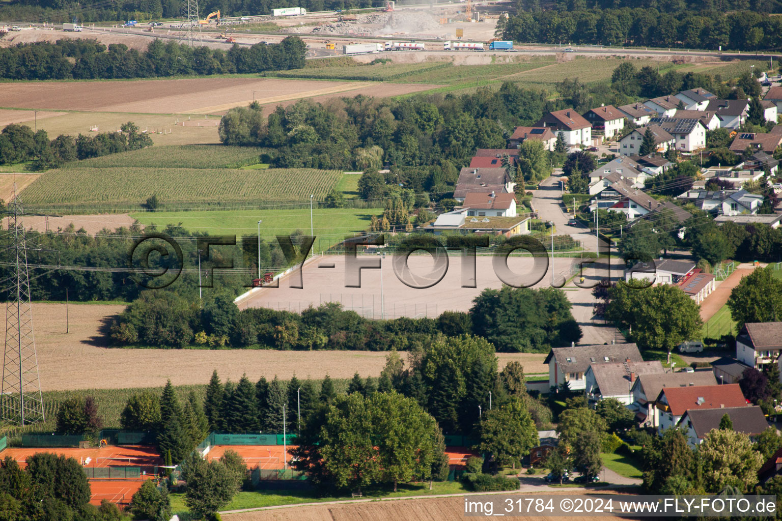 Vue aérienne de Terrain de football à le quartier Vimbuch in Bühl dans le département Bade-Wurtemberg, Allemagne