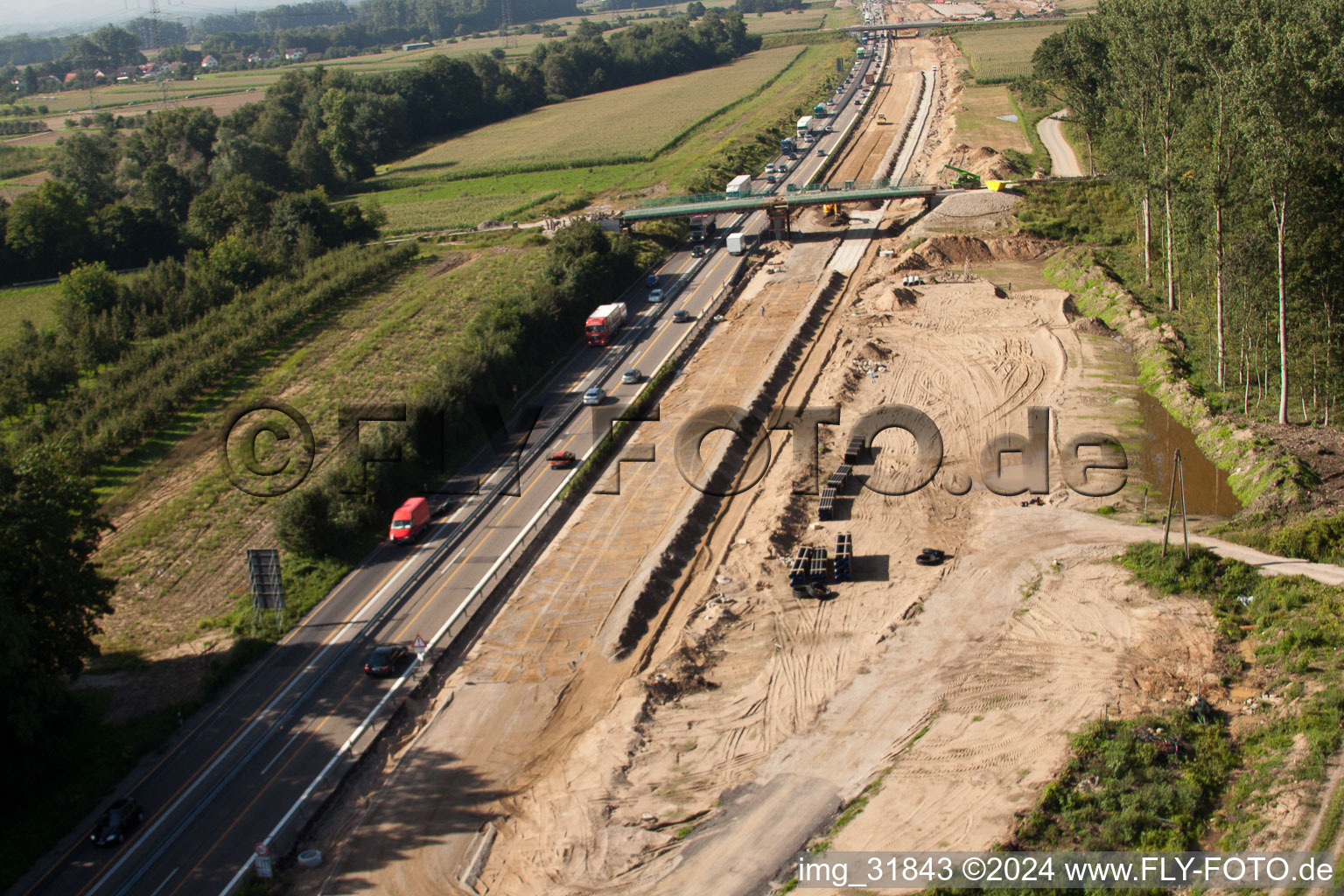 Vue aérienne de Chantier sur l'A5 devant l'aire de service de Bühl à Wistung dans le département Bade-Wurtemberg, Allemagne