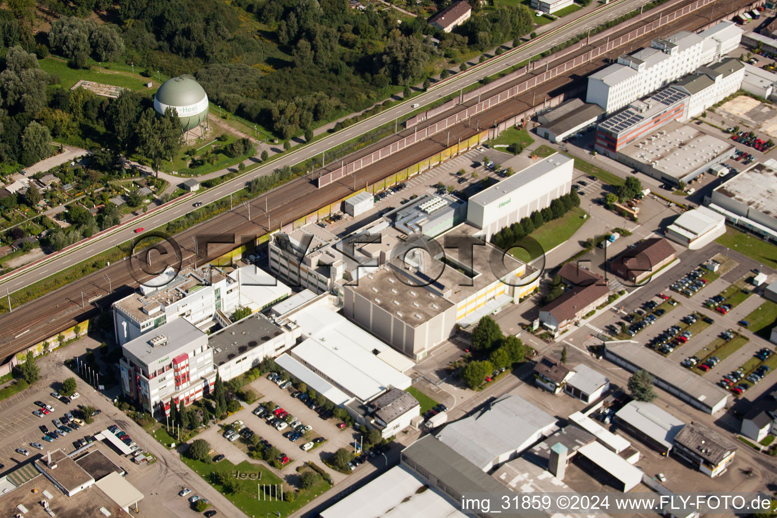 Vue aérienne de Locaux d'usine pour remèdes biologiques Heel GmbH Dr.-Reckeweg-Straße à le quartier Oos in Baden-Baden dans le département Bade-Wurtemberg, Allemagne