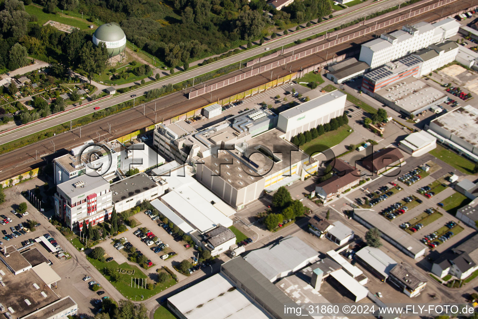 Vue aérienne de Locaux d'usine pour remèdes biologiques Heel GmbH Dr.-Reckeweg-Straße à le quartier Oos in Baden-Baden dans le département Bade-Wurtemberg, Allemagne