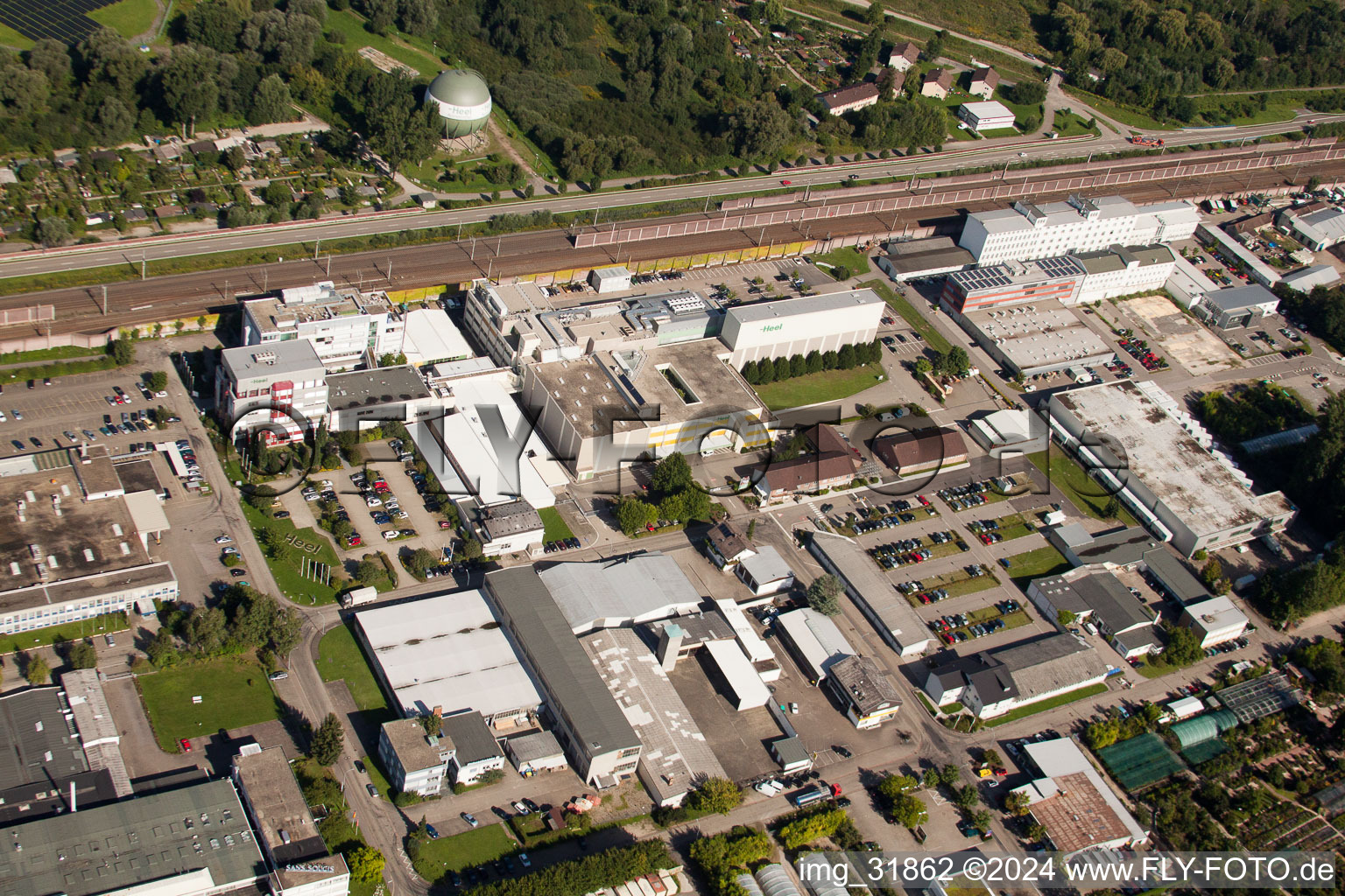 Vue oblique de Locaux d'usine pour remèdes biologiques Heel GmbH Dr.-Reckeweg-Straße à le quartier Oos in Baden-Baden dans le département Bade-Wurtemberg, Allemagne