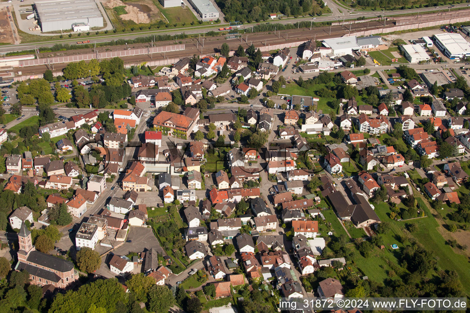 Vue aérienne de Ooser Hauptstr. à le quartier Oos in Baden-Baden dans le département Bade-Wurtemberg, Allemagne