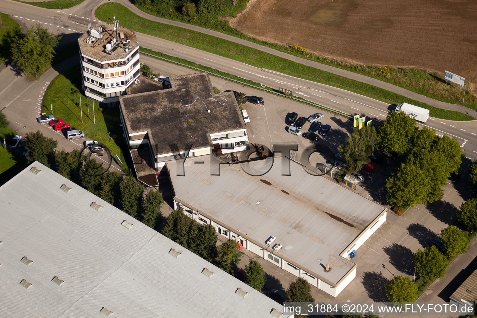 Vue aérienne de Zone commerciale, maison d'édition pour la technologie et l'artisanat GmbH à le quartier Haueneberstein in Baden-Baden dans le département Bade-Wurtemberg, Allemagne