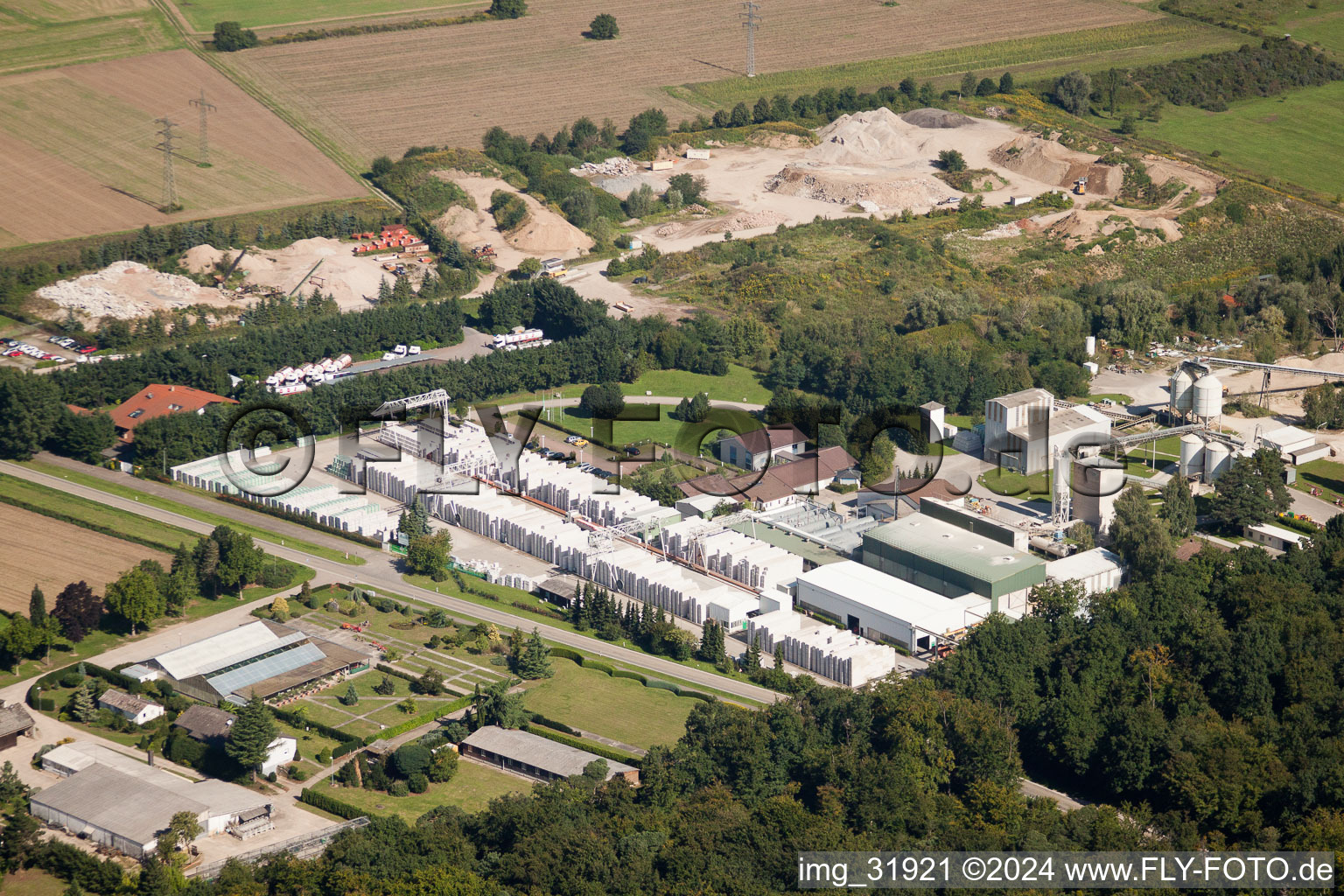 Vue aérienne de Locaux de l'usine Heidelberger Kalksandstein GmbH - usine Durmersheim à Durmersheim dans le département Bade-Wurtemberg, Allemagne