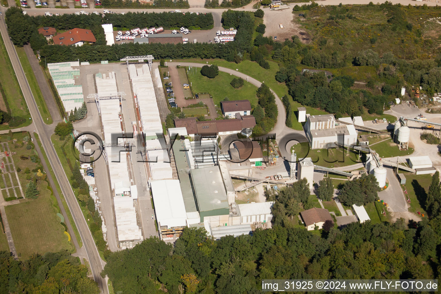 Locaux de l'usine Heidelberger Kalksandstein GmbH - usine Durmersheim à Durmersheim dans le département Bade-Wurtemberg, Allemagne d'en haut