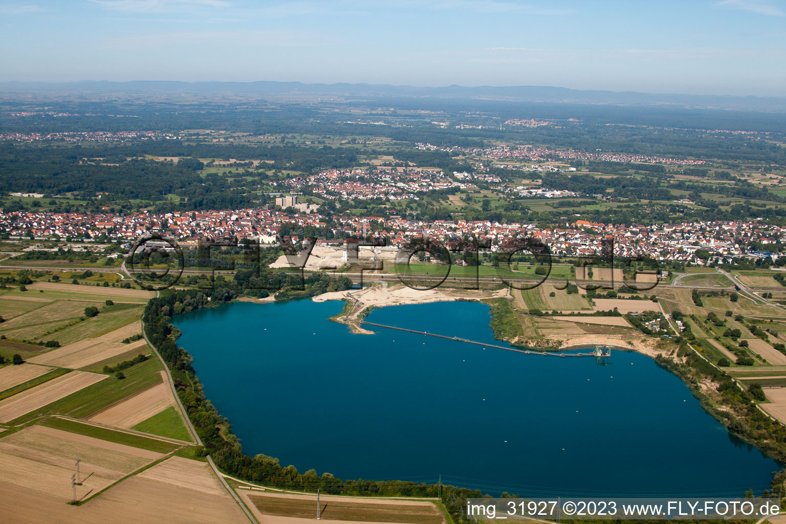 Vue aérienne de Gravière de l'est à Durmersheim dans le département Bade-Wurtemberg, Allemagne