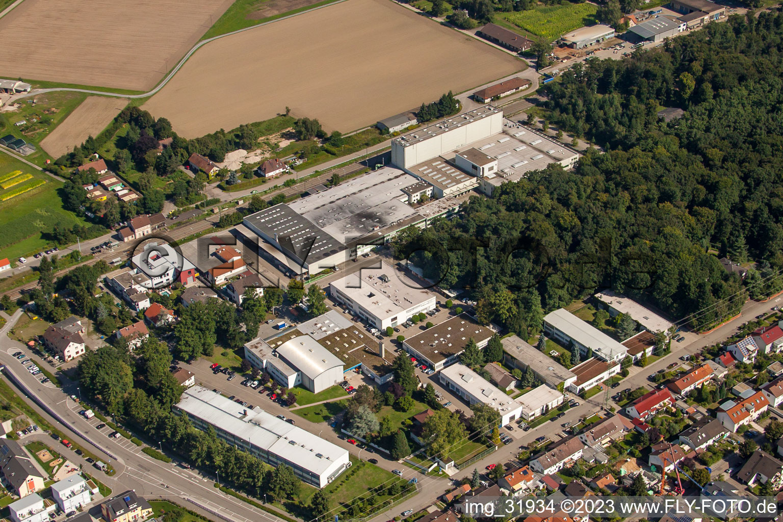 Vue aérienne de Zone commerciale Akazienweg à le quartier Silberstreifen in Rheinstetten dans le département Bade-Wurtemberg, Allemagne
