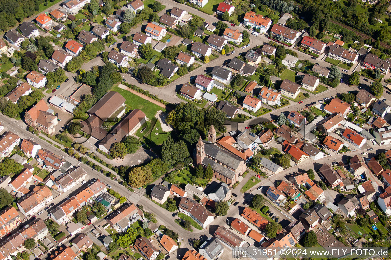 Vue aérienne de Saint Cyriaque à le quartier Beiertheim-Bulach in Karlsruhe dans le département Bade-Wurtemberg, Allemagne