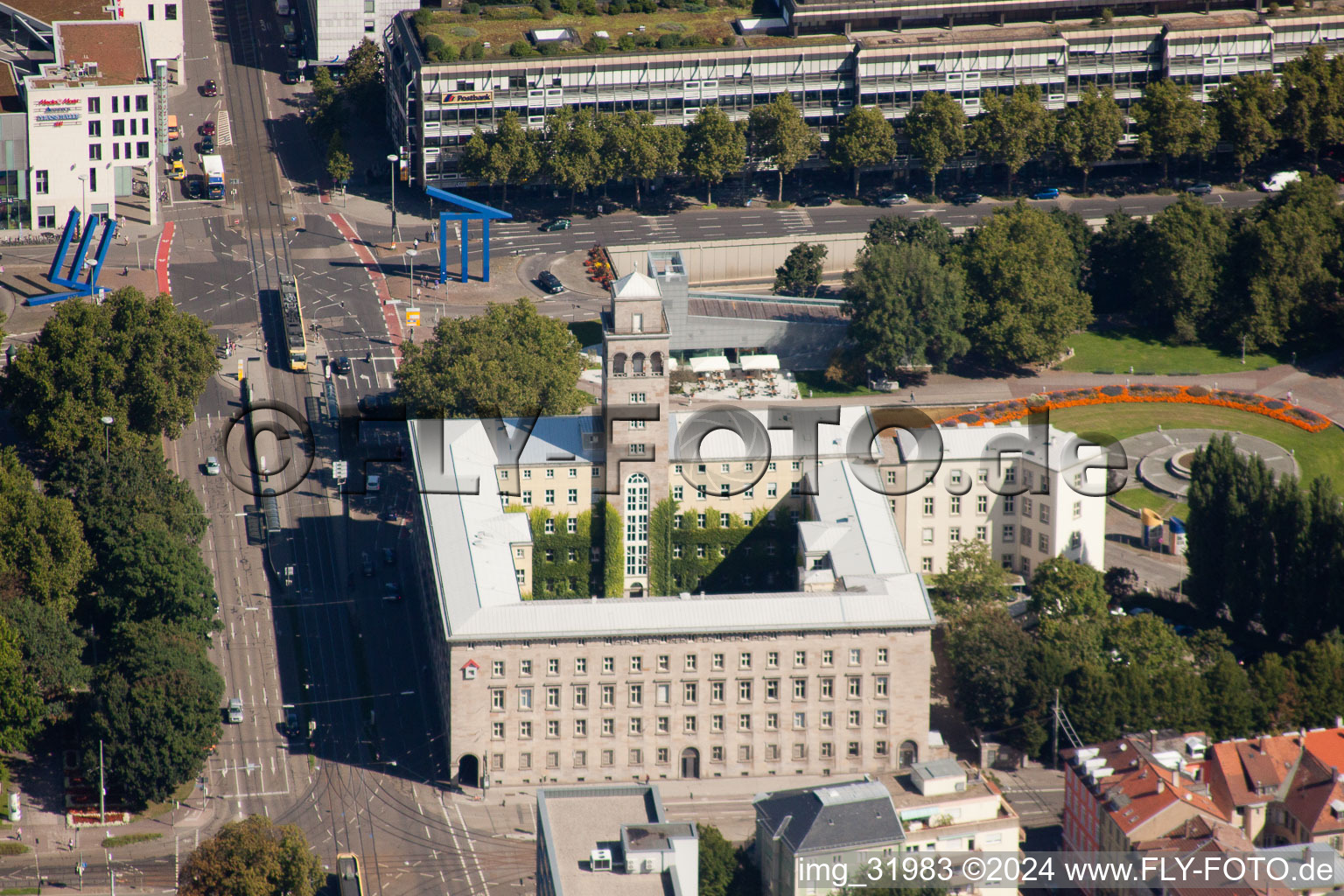 Vue aérienne de Ettlingertorstraße x Baumeisterstr à le quartier Südstadt in Karlsruhe dans le département Bade-Wurtemberg, Allemagne