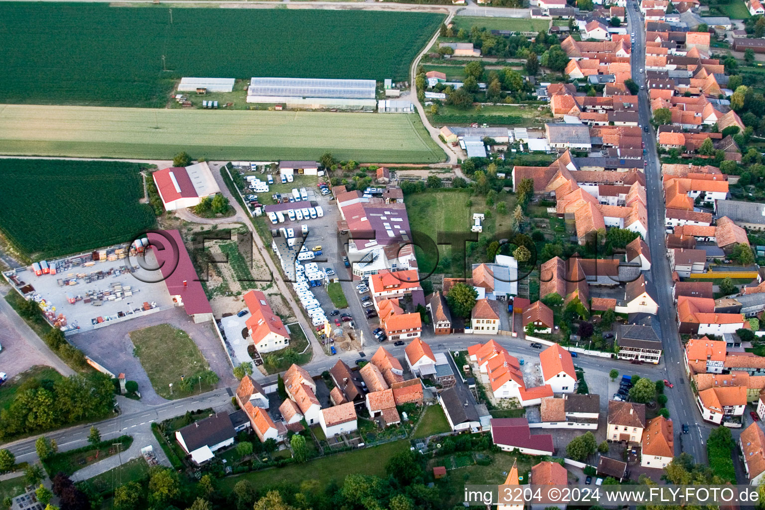 Vue aérienne de N à Minfeld dans le département Rhénanie-Palatinat, Allemagne