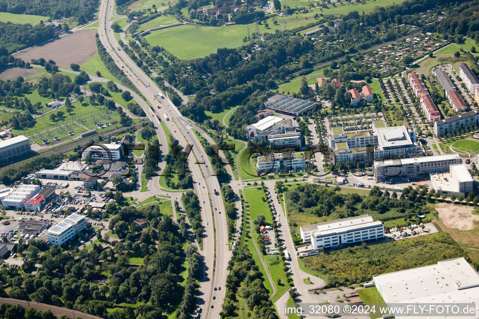 Vue aérienne de Tracé de la route L605 dans le quartier Beiertheim - Bulach à le quartier Beiertheim-Bulach in Karlsruhe dans le département Bade-Wurtemberg, Allemagne