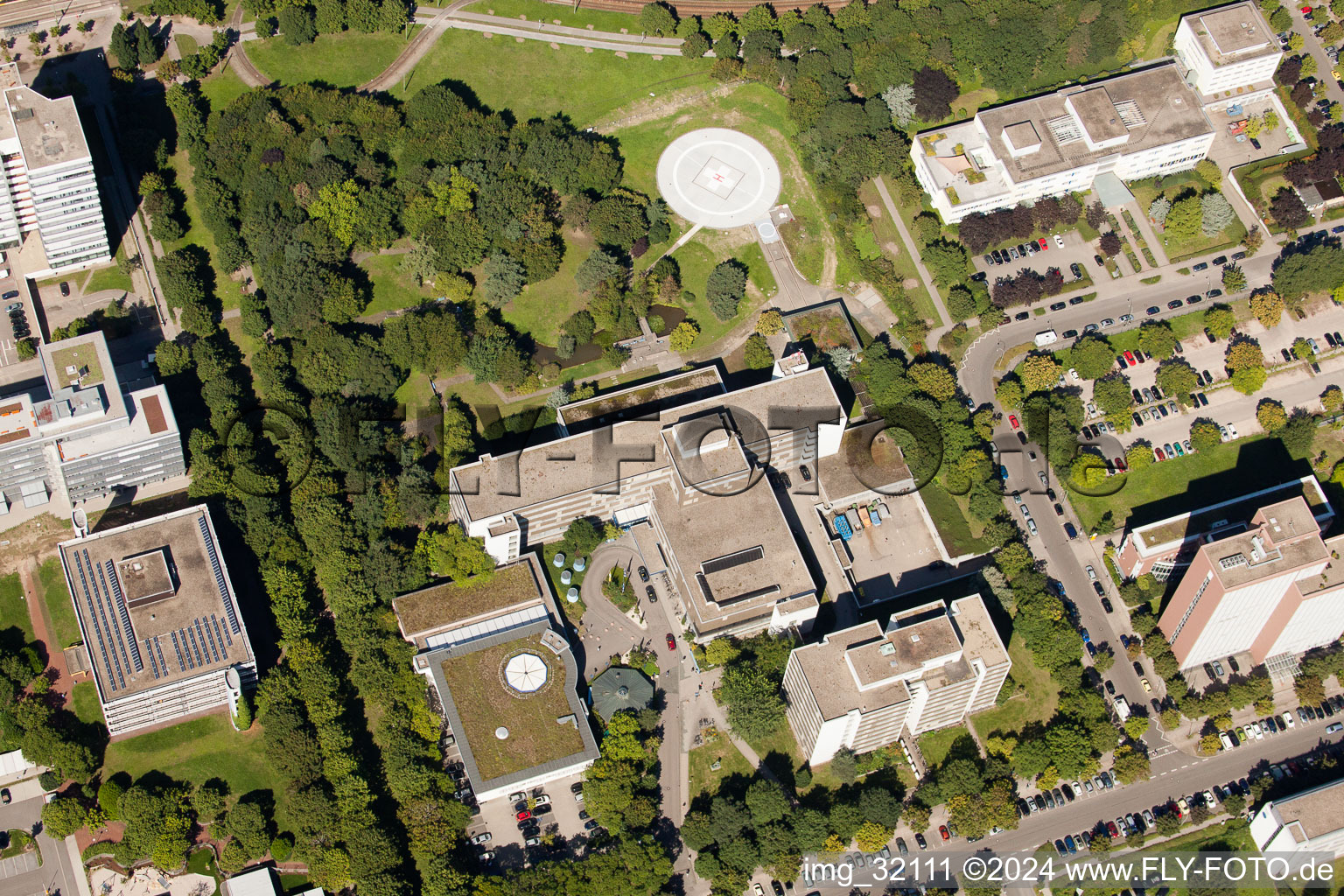 Vue aérienne de Steinhäuserstraße Sankt Vincentius - Clinique et Sankt Marien - Clinique à le quartier Südweststadt in Karlsruhe dans le département Bade-Wurtemberg, Allemagne