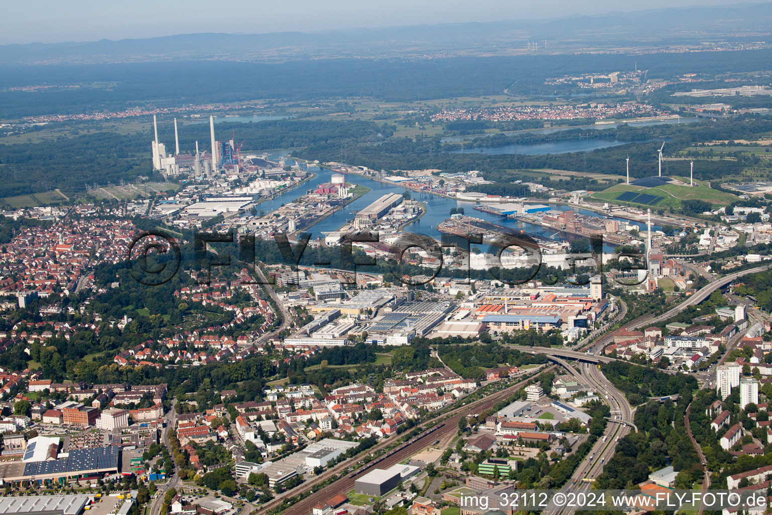 Vue d'oiseau de Quartier Mühlburg in Karlsruhe dans le département Bade-Wurtemberg, Allemagne