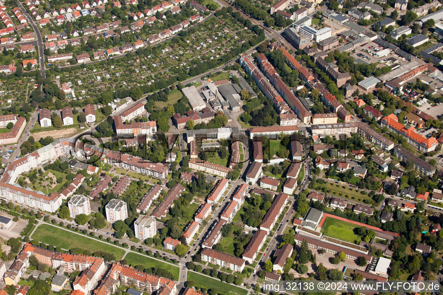 Vue aérienne de Entre Hertz et Seldeneckstr à le quartier Mühlburg in Karlsruhe dans le département Bade-Wurtemberg, Allemagne