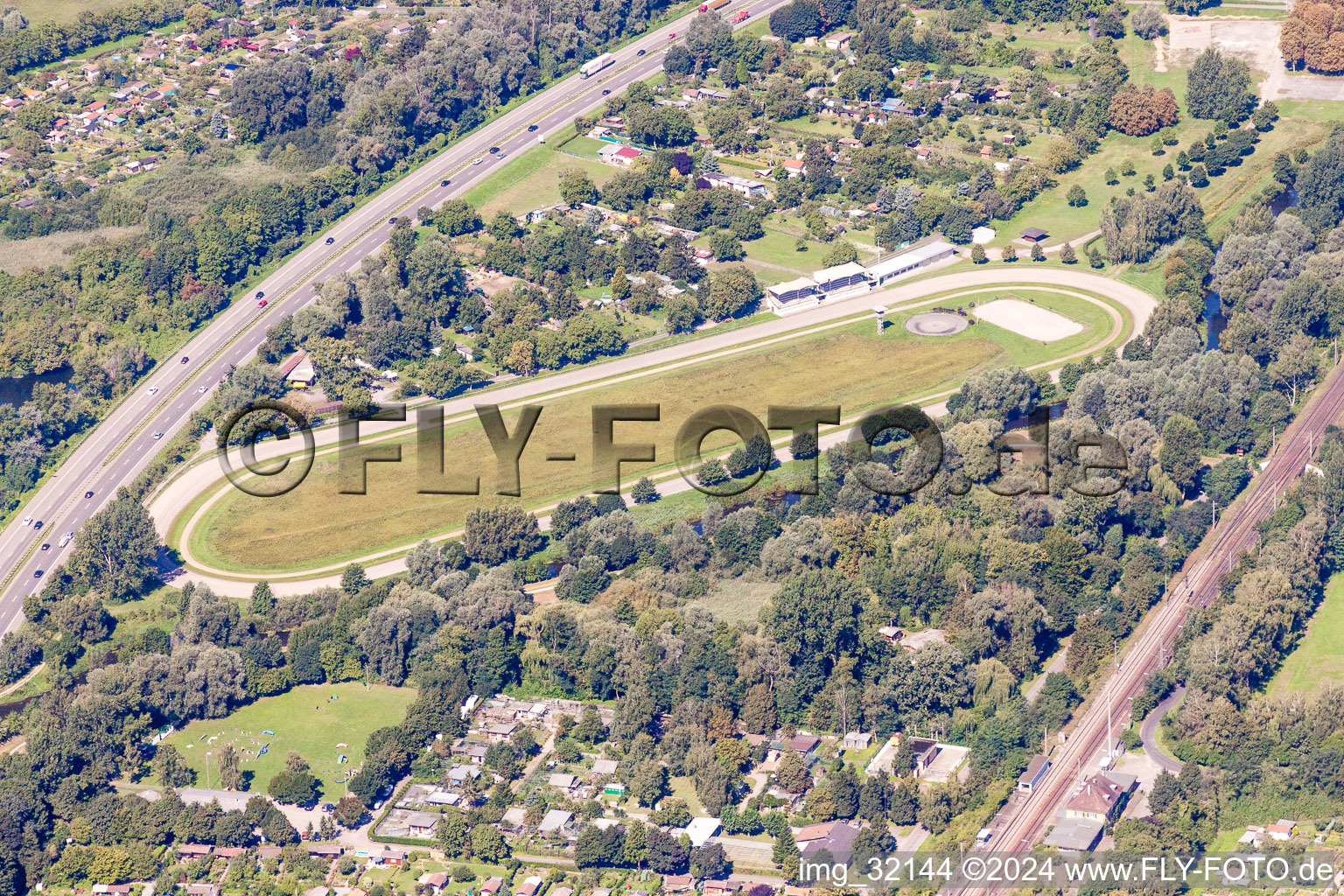 Vue aérienne de Hippodrome de l'hippodrome de Knielingen à le quartier Knielingen in Karlsruhe dans le département Bade-Wurtemberg, Allemagne