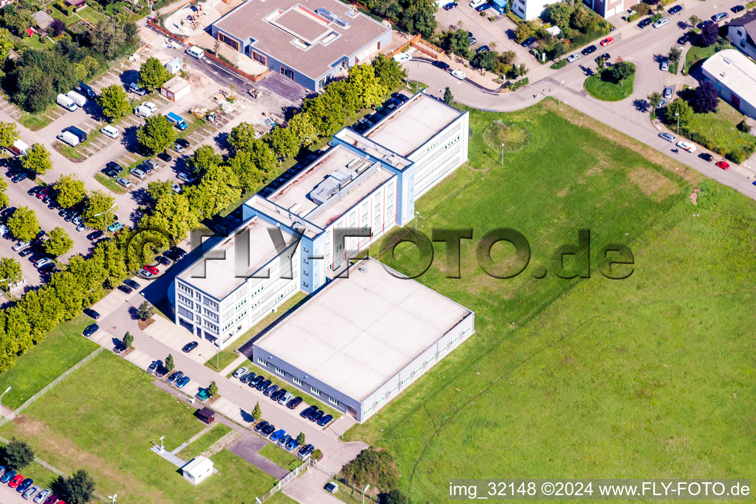 Vue aérienne de Locaux de l'usine nt-trading à le quartier Knielingen in Karlsruhe dans le département Bade-Wurtemberg, Allemagne