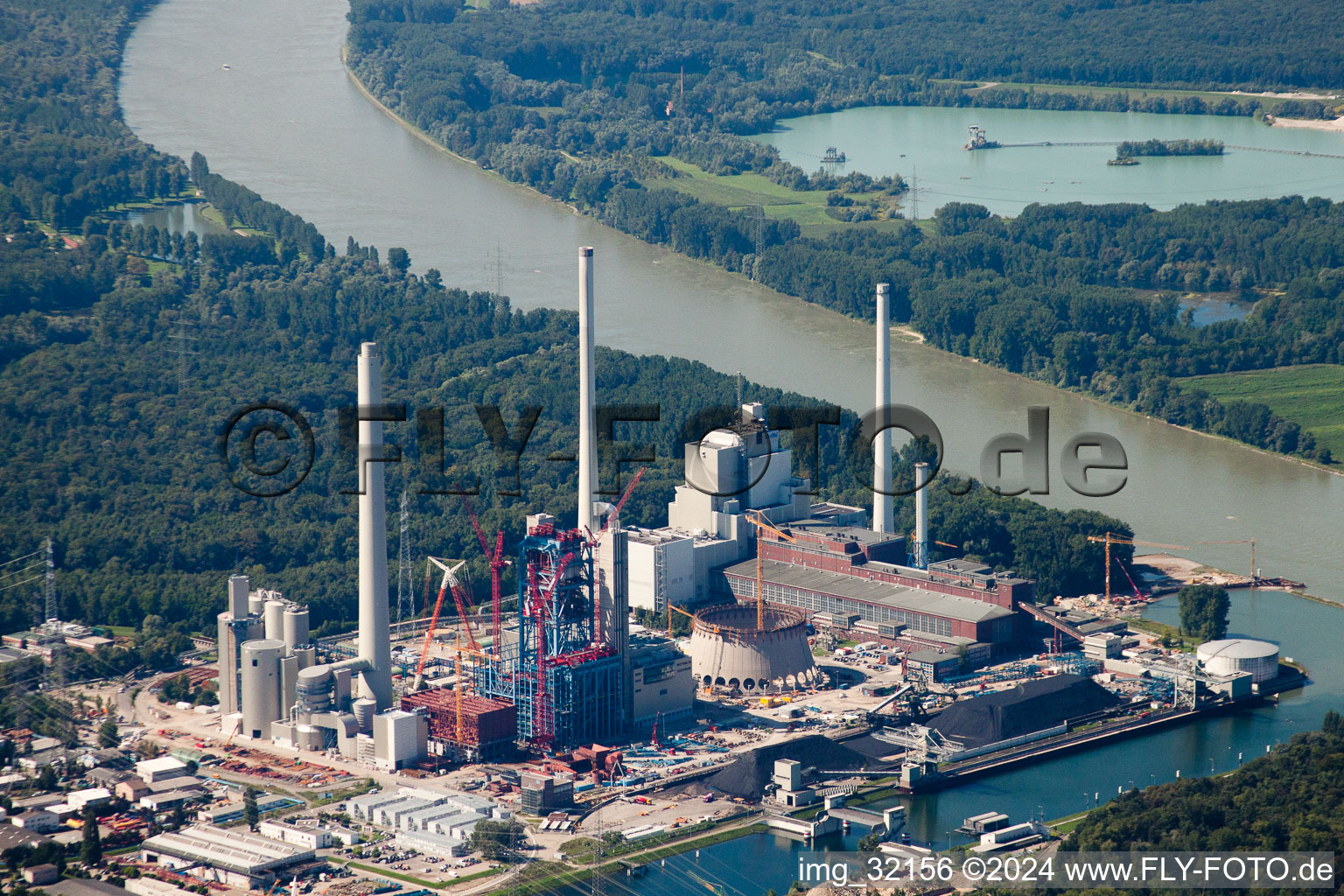 Vue aérienne de Nouveau bâtiment ENBW à le quartier Rheinhafen in Karlsruhe dans le département Bade-Wurtemberg, Allemagne