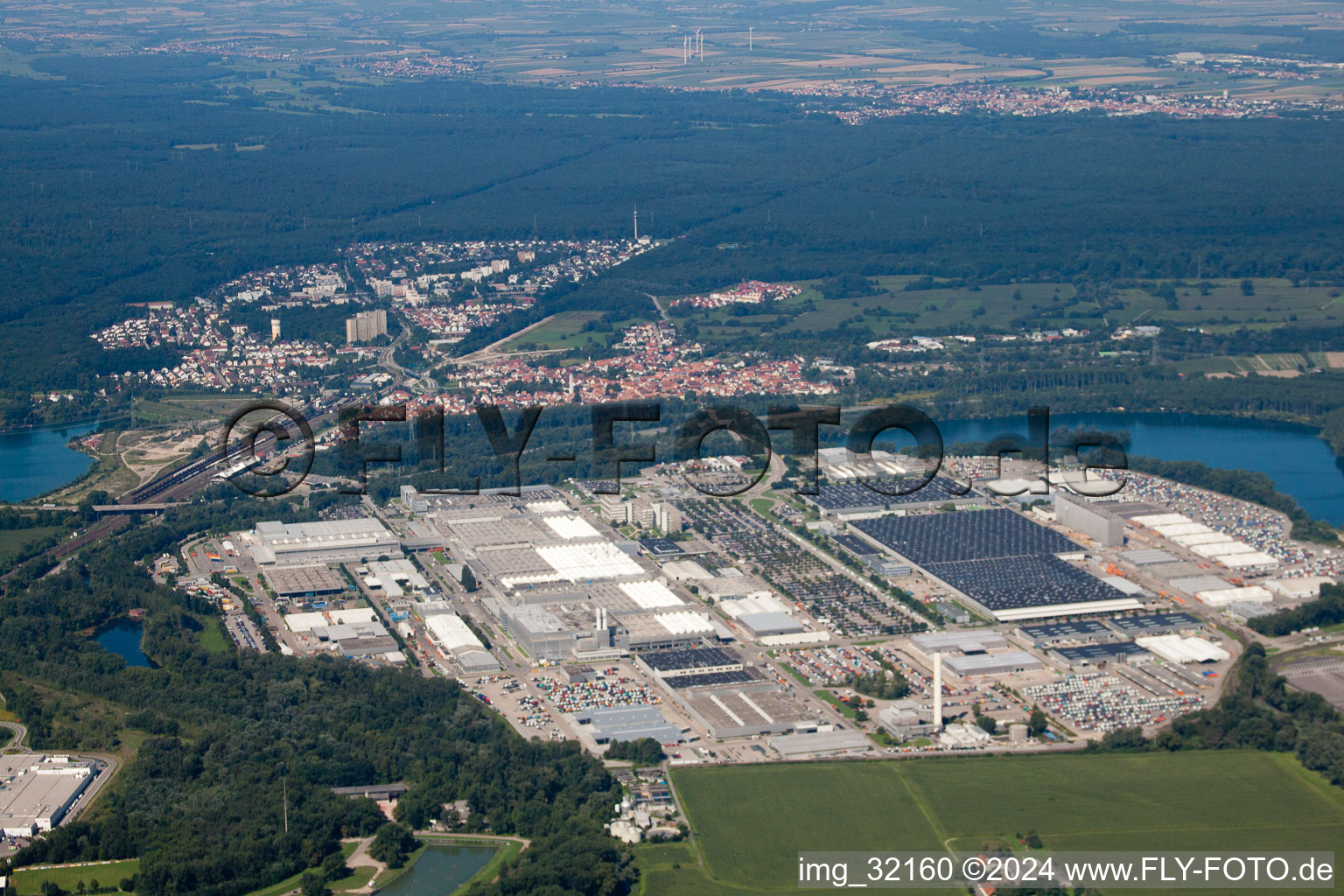 Vue aérienne de Usine de camions Daimler de l'Est à Wörth am Rhein dans le département Rhénanie-Palatinat, Allemagne