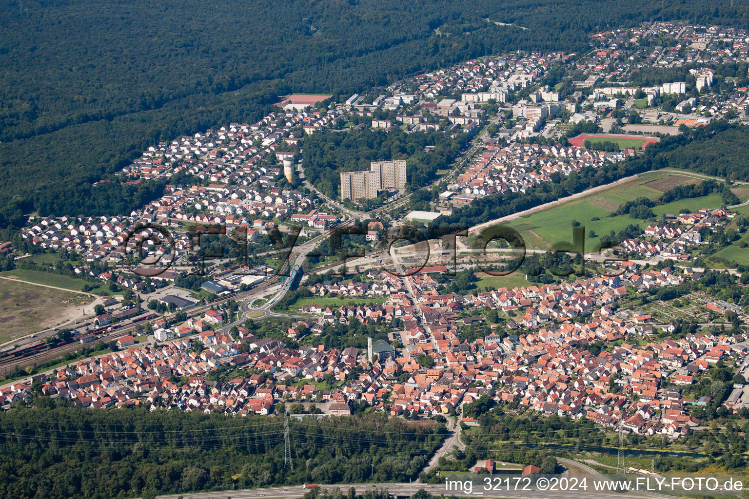 Vue aérienne de De l'est à le quartier Maximiliansau in Wörth am Rhein dans le département Rhénanie-Palatinat, Allemagne