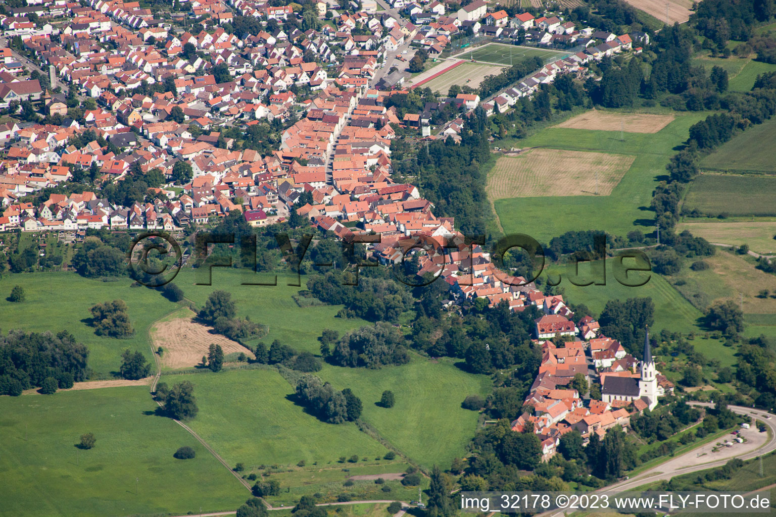 Jockgrim dans le département Rhénanie-Palatinat, Allemagne depuis l'avion