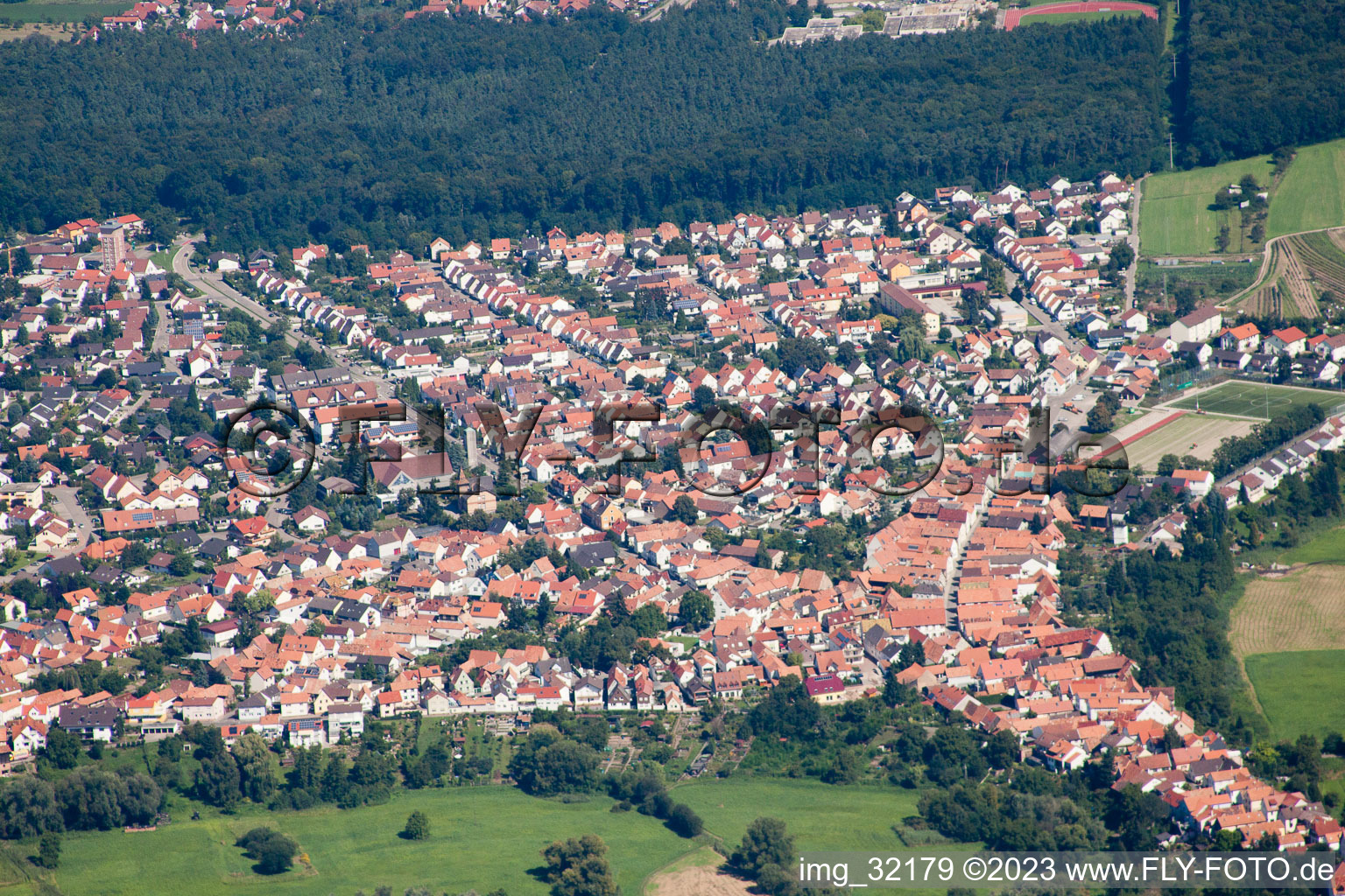 Vue d'oiseau de Jockgrim dans le département Rhénanie-Palatinat, Allemagne