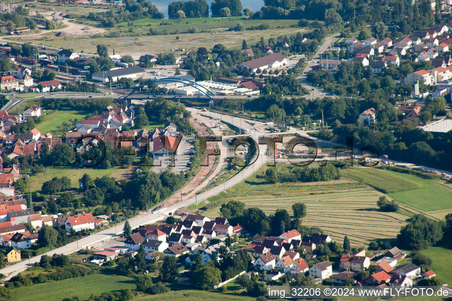 Nouvelle construction du passage souterrain ferroviaire Ottstr à Wörth am Rhein dans le département Rhénanie-Palatinat, Allemagne d'en haut