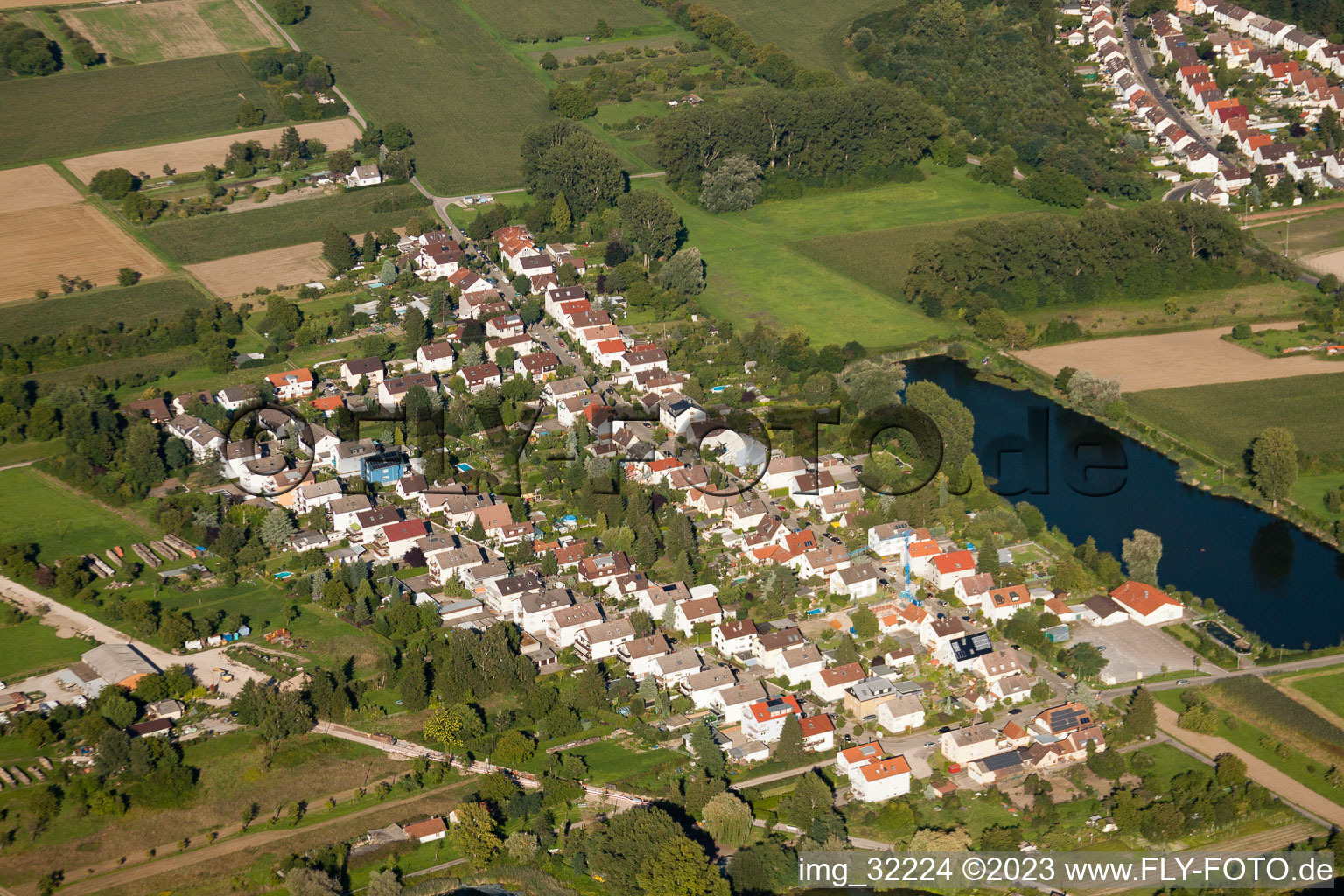 Vue aérienne de Jacob-Dörrstr à le quartier Knielingen in Karlsruhe dans le département Bade-Wurtemberg, Allemagne
