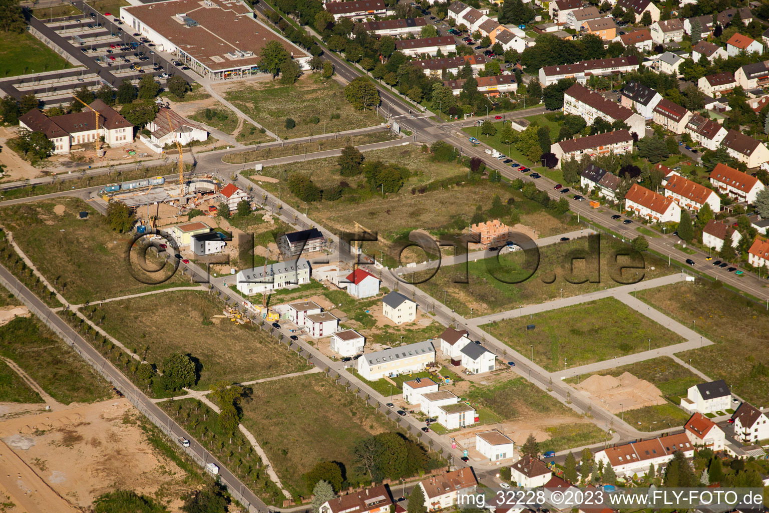 Vue aérienne de Nouvelle zone de développement Sudetenstr à le quartier Knielingen in Karlsruhe dans le département Bade-Wurtemberg, Allemagne