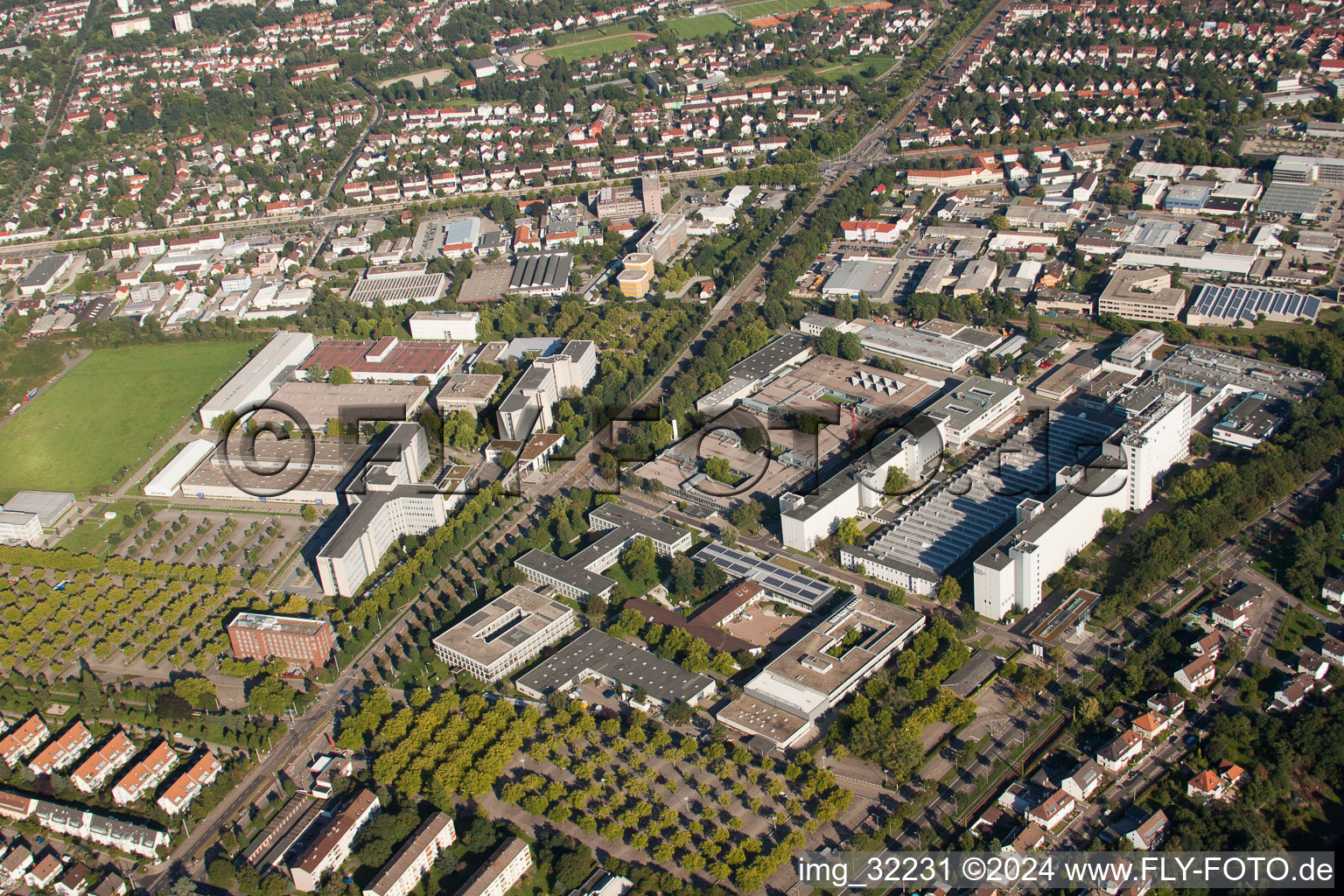 Quartier Knielingen in Karlsruhe dans le département Bade-Wurtemberg, Allemagne vue d'en haut