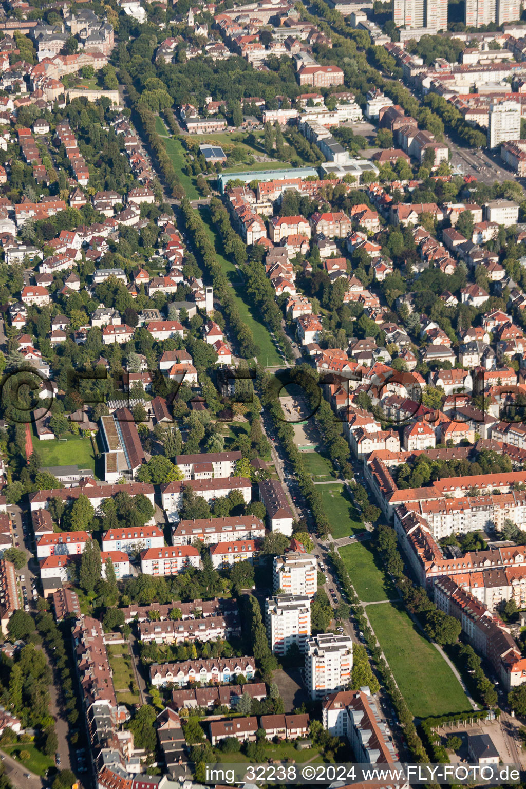 Vue aérienne de Ludwig Marumstr. à le quartier Mühlburg in Karlsruhe dans le département Bade-Wurtemberg, Allemagne