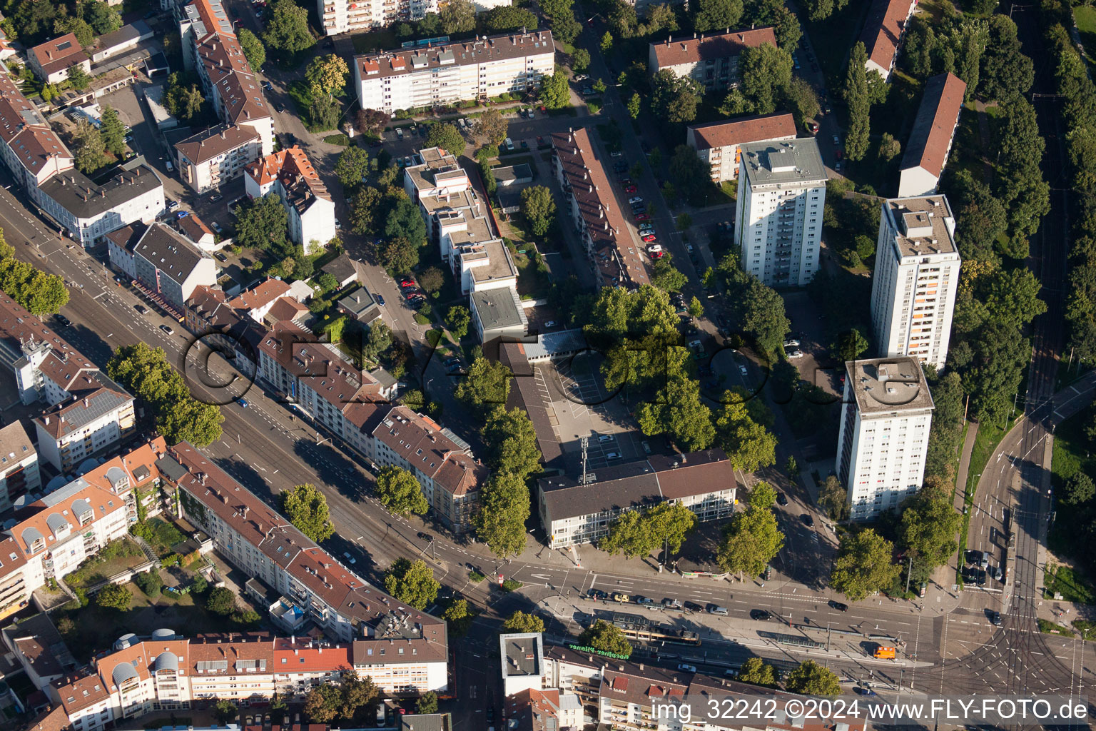 Vue aérienne de Chasse au canard à le quartier Mühlburg in Karlsruhe dans le département Bade-Wurtemberg, Allemagne