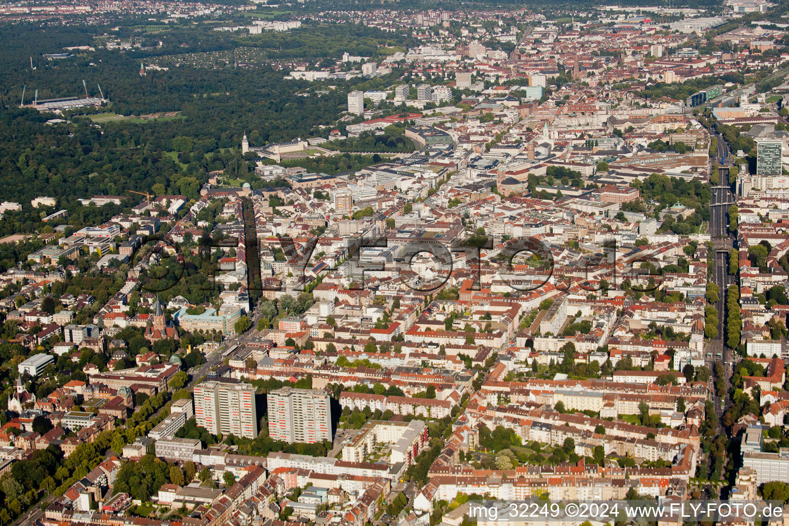 Vue aérienne de KA, entre Kaiserallee et Kriegsstr à le quartier Weststadt in Karlsruhe dans le département Bade-Wurtemberg, Allemagne