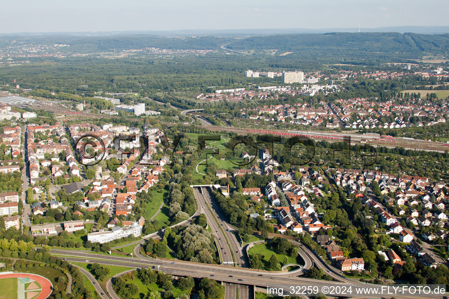 Vue aérienne de Entrée et sortie du tunnel Edeltrud sur la tangente sud, la route B10 traverse le tunnel dans le quartier Beiertheim - Bulach à le quartier Beiertheim-Bulach in Karlsruhe dans le département Bade-Wurtemberg, Allemagne