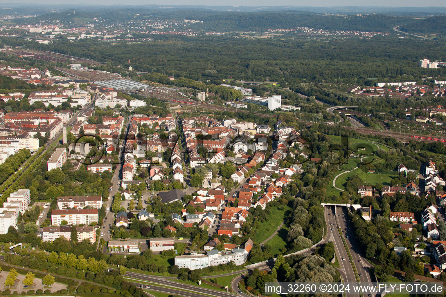 Photographie aérienne de Entrée et sortie du tunnel Edeltrud sur la tangente sud, la route B10 traverse le tunnel dans le quartier Beiertheim - Bulach à le quartier Beiertheim-Bulach in Karlsruhe dans le département Bade-Wurtemberg, Allemagne