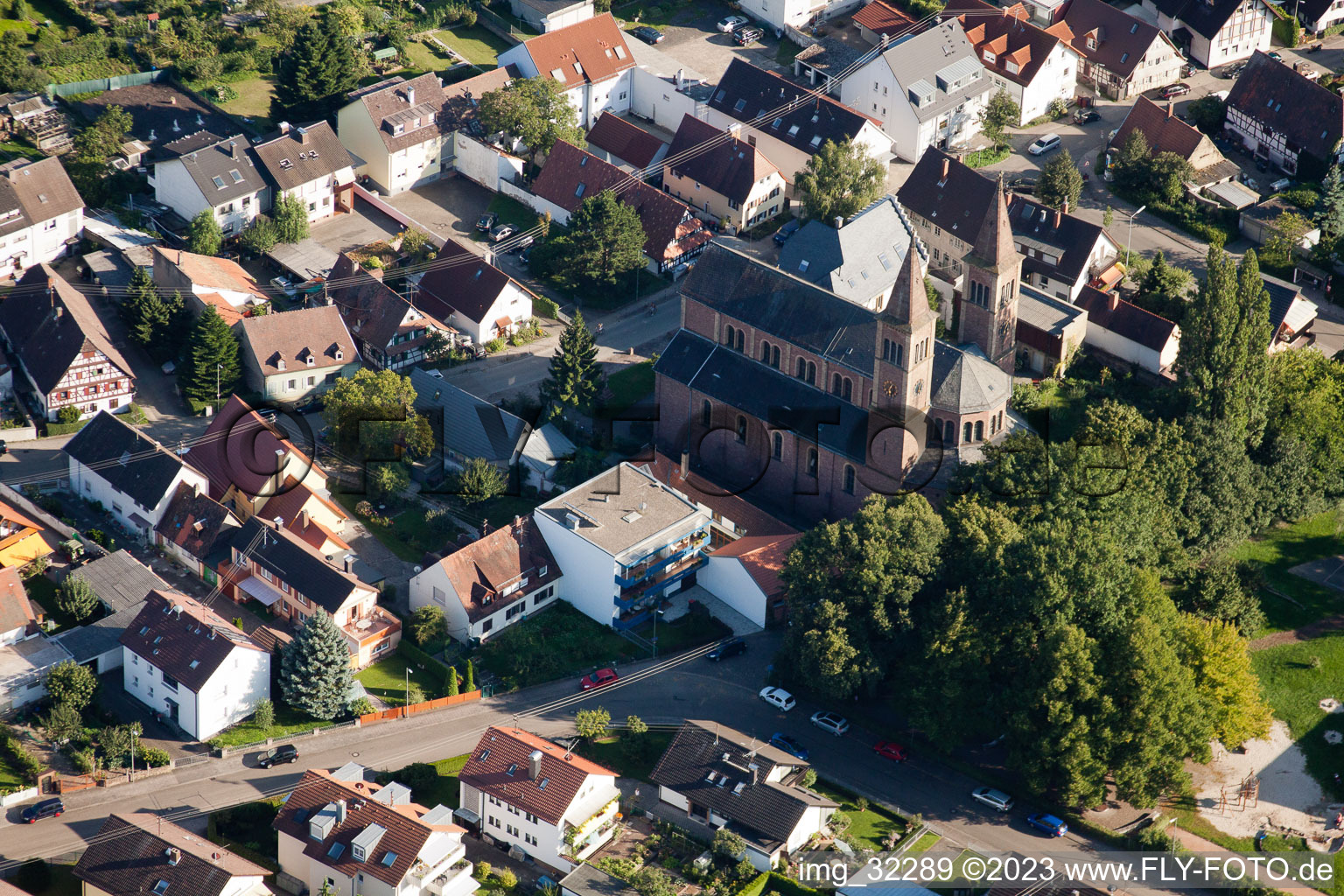 Vue oblique de Saint Cyriaque à le quartier Beiertheim-Bulach in Karlsruhe dans le département Bade-Wurtemberg, Allemagne