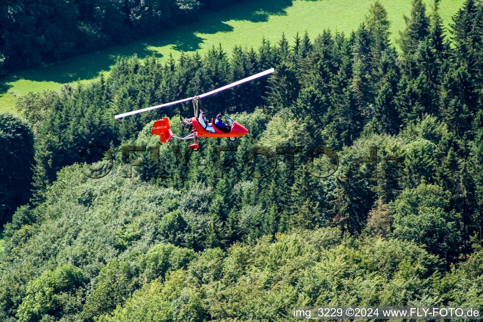 Vue aérienne de Aérodrome Mosbach Lohrbach EDGM : Gyrocoptère le jour du vol 2006 à le quartier Lohrbach in Mosbach dans le département Bade-Wurtemberg, Allemagne