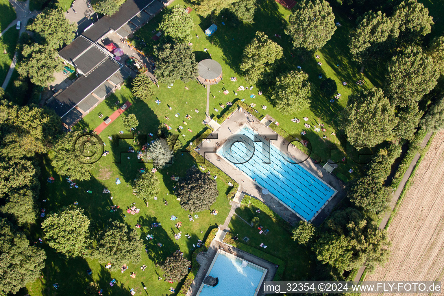 Photographie aérienne de Rüppur, piscine extérieure à le quartier Rüppurr in Karlsruhe dans le département Bade-Wurtemberg, Allemagne