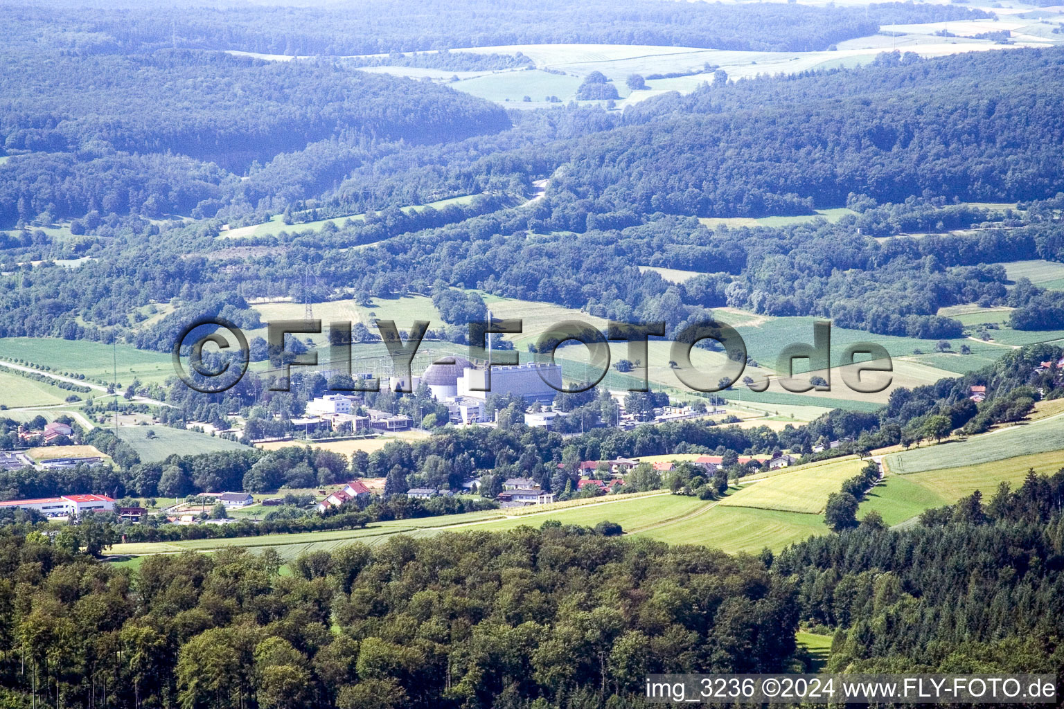 Vue aérienne de Centrale nucléaire à Obrigheim dans le département Bade-Wurtemberg, Allemagne