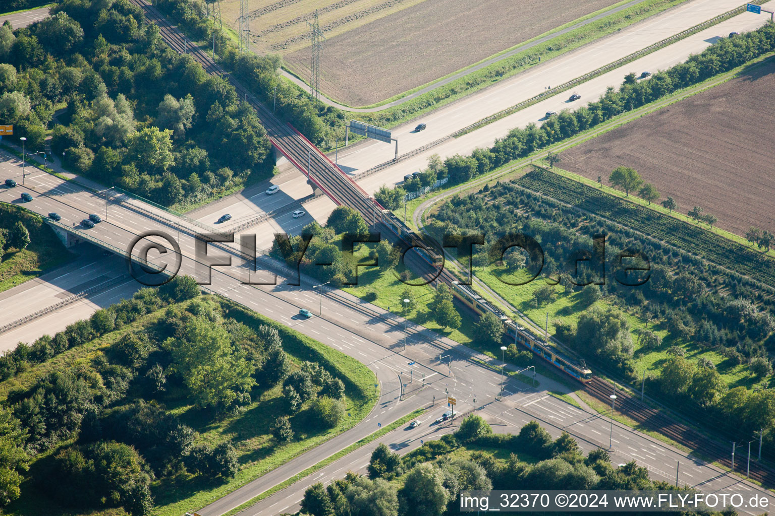 Vue aérienne de Sortie Ettlingen A5 à le quartier Rüppurr in Karlsruhe dans le département Bade-Wurtemberg, Allemagne