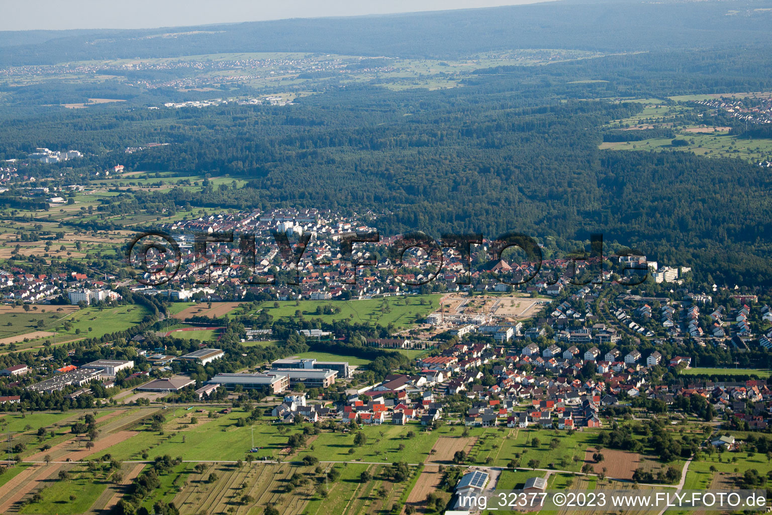 Vue aérienne de Du nord à le quartier Busenbach in Waldbronn dans le département Bade-Wurtemberg, Allemagne
