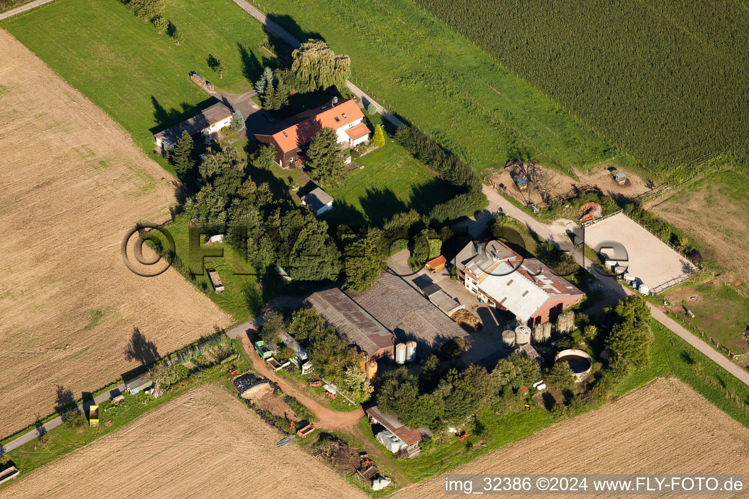 Vue aérienne de Aire de réunion à Steinig à le quartier Langensteinbach in Karlsbad dans le département Bade-Wurtemberg, Allemagne