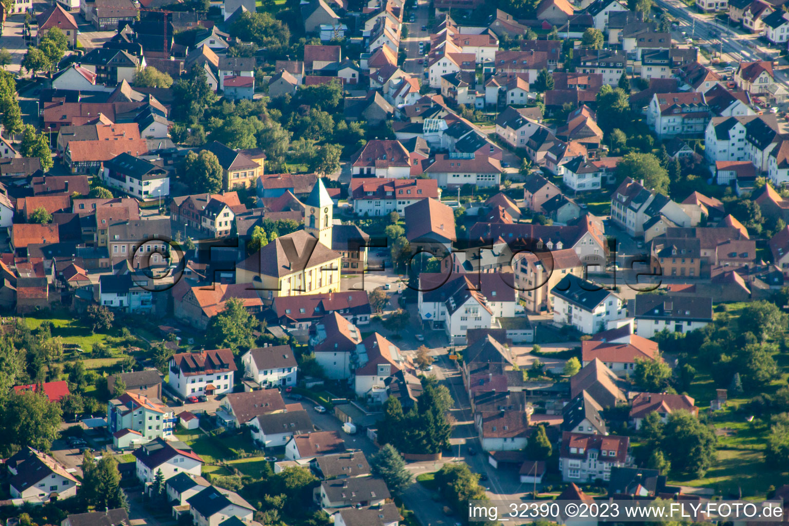 Quartier Langensteinbach in Karlsbad dans le département Bade-Wurtemberg, Allemagne d'un drone