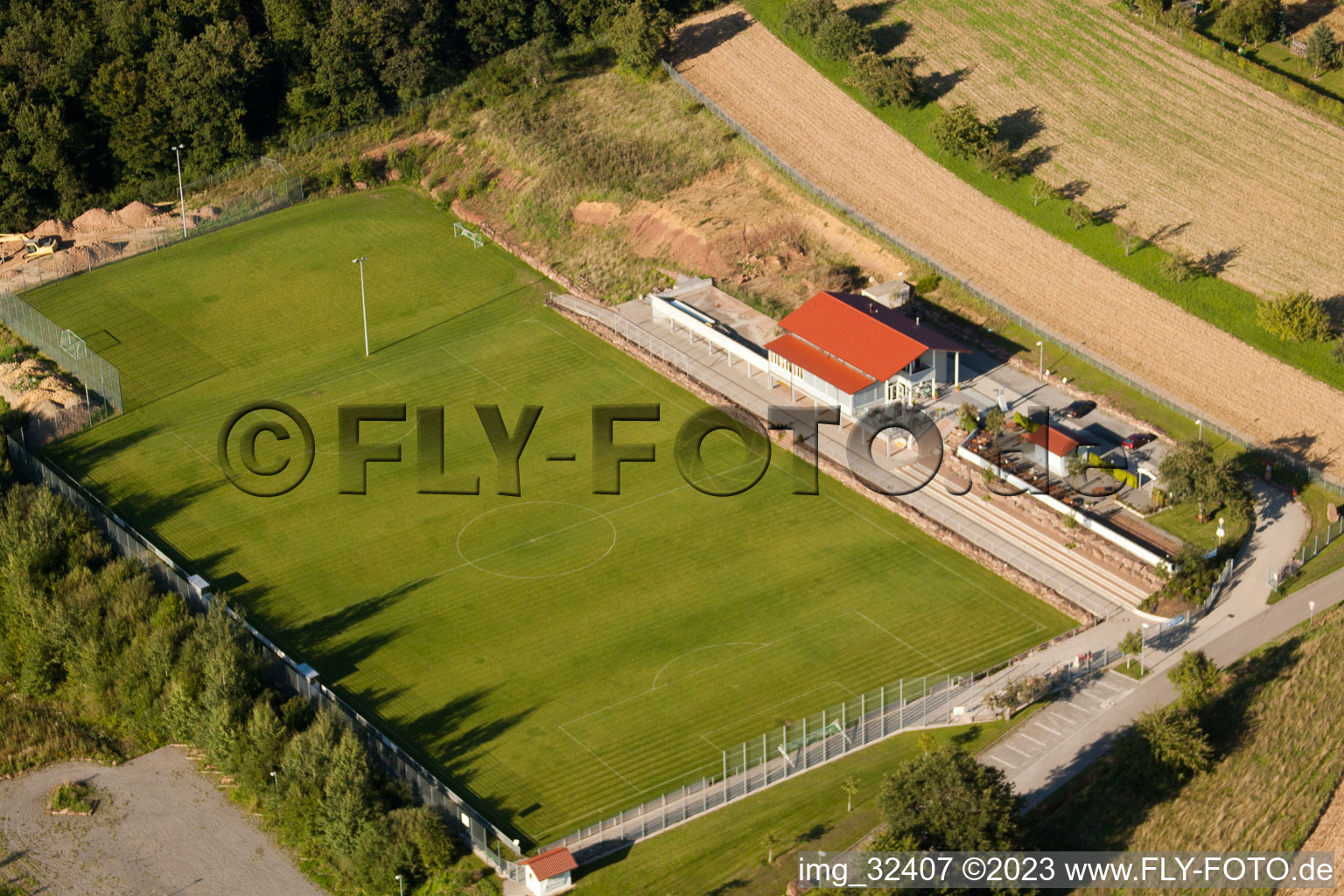 Stade Pneuhage à le quartier Auerbach in Karlsbad dans le département Bade-Wurtemberg, Allemagne vue d'en haut