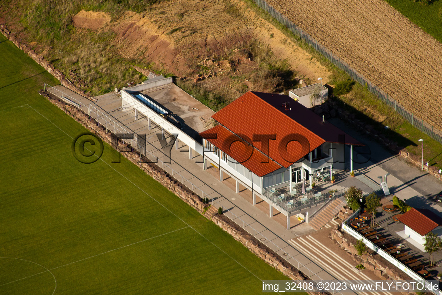 Stade Pneuhage à le quartier Auerbach in Karlsbad dans le département Bade-Wurtemberg, Allemagne depuis l'avion