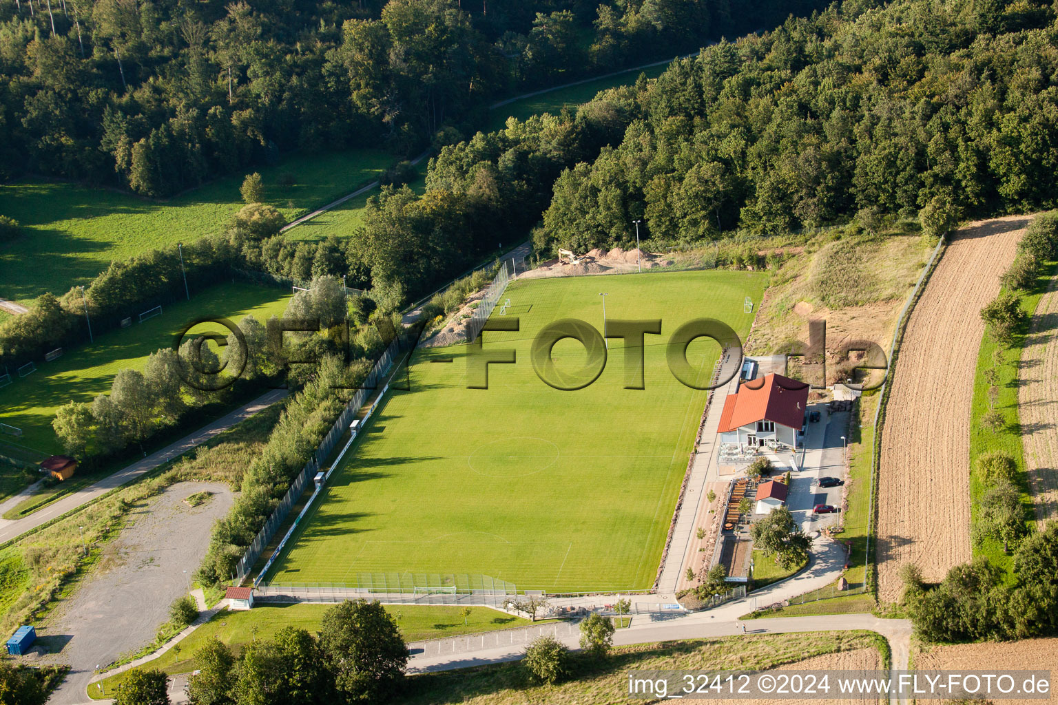 Enregistrement par drone de Stade Pneuhage à le quartier Auerbach in Karlsbad dans le département Bade-Wurtemberg, Allemagne