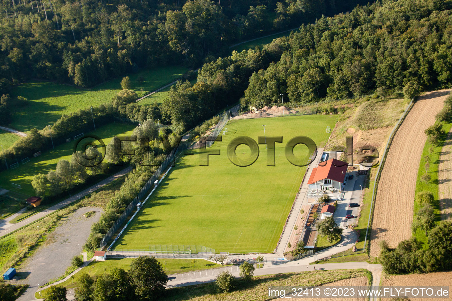 Image drone de Stade Pneuhage à le quartier Auerbach in Karlsbad dans le département Bade-Wurtemberg, Allemagne
