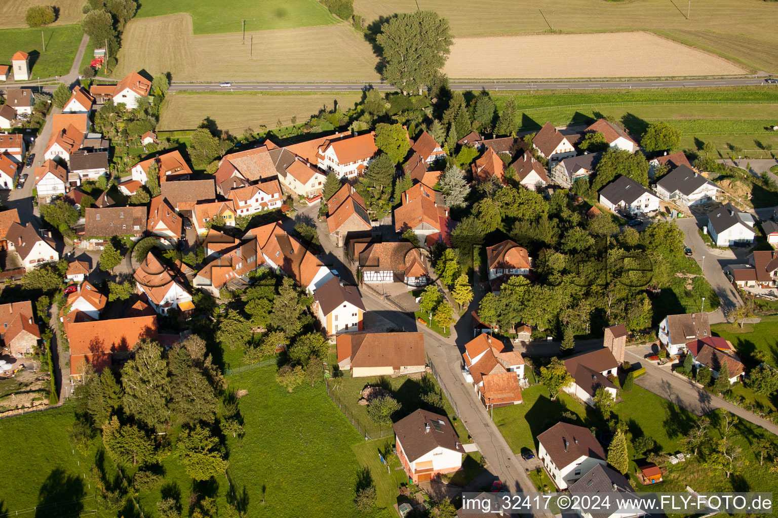 Vue aérienne de Karlstr. à le quartier Dietenhausen in Keltern dans le département Bade-Wurtemberg, Allemagne