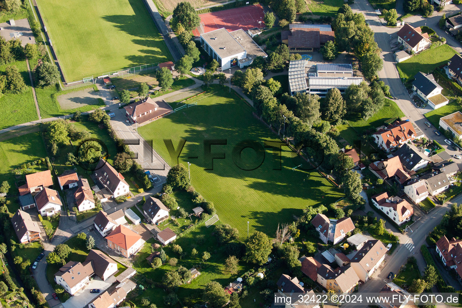 Vue d'oiseau de Keltern dans le département Bade-Wurtemberg, Allemagne