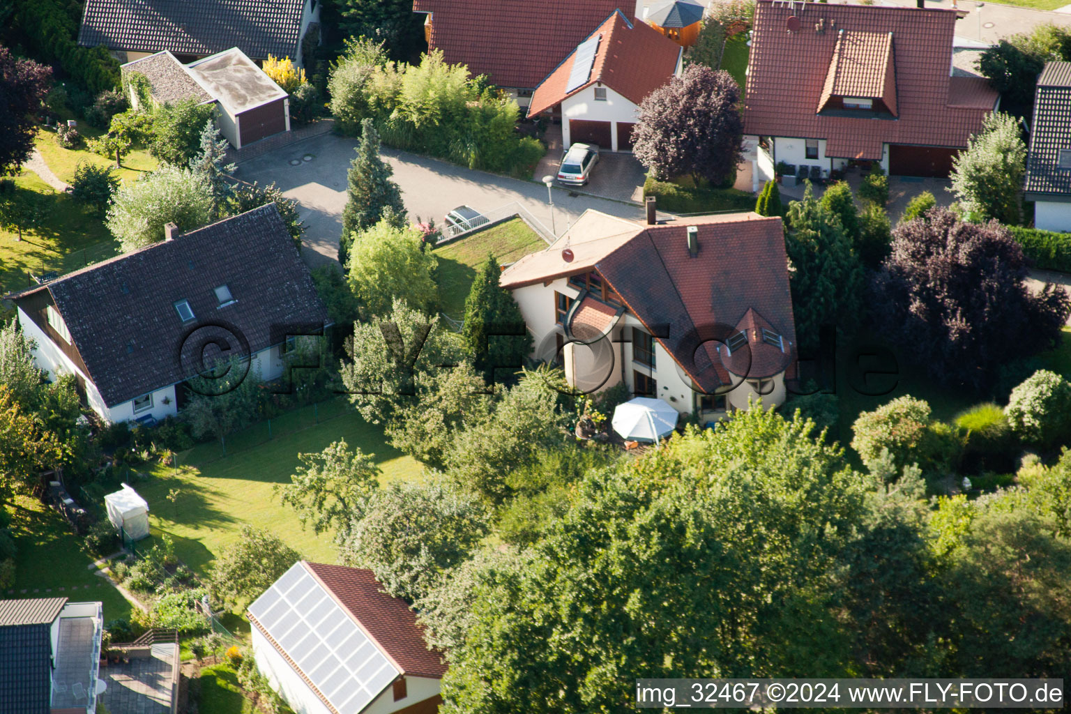 Keltern dans le département Bade-Wurtemberg, Allemagne du point de vue du drone