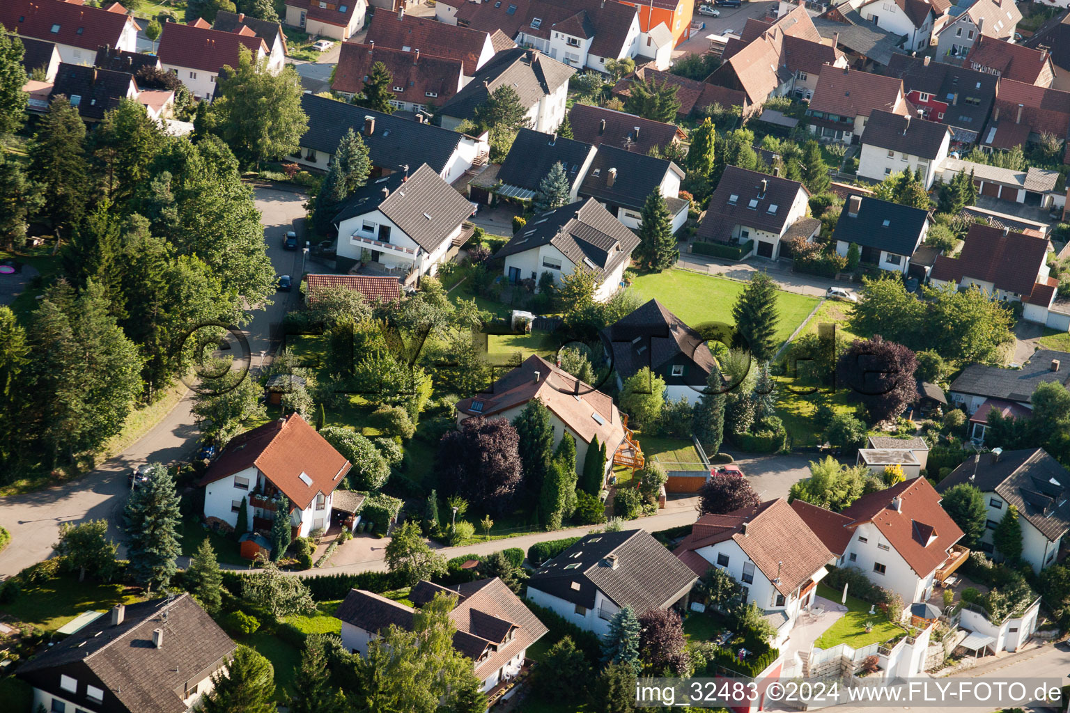 Vue d'oiseau de Keltern dans le département Bade-Wurtemberg, Allemagne